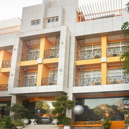 OYO 159 San Remigio Pensionne Suites